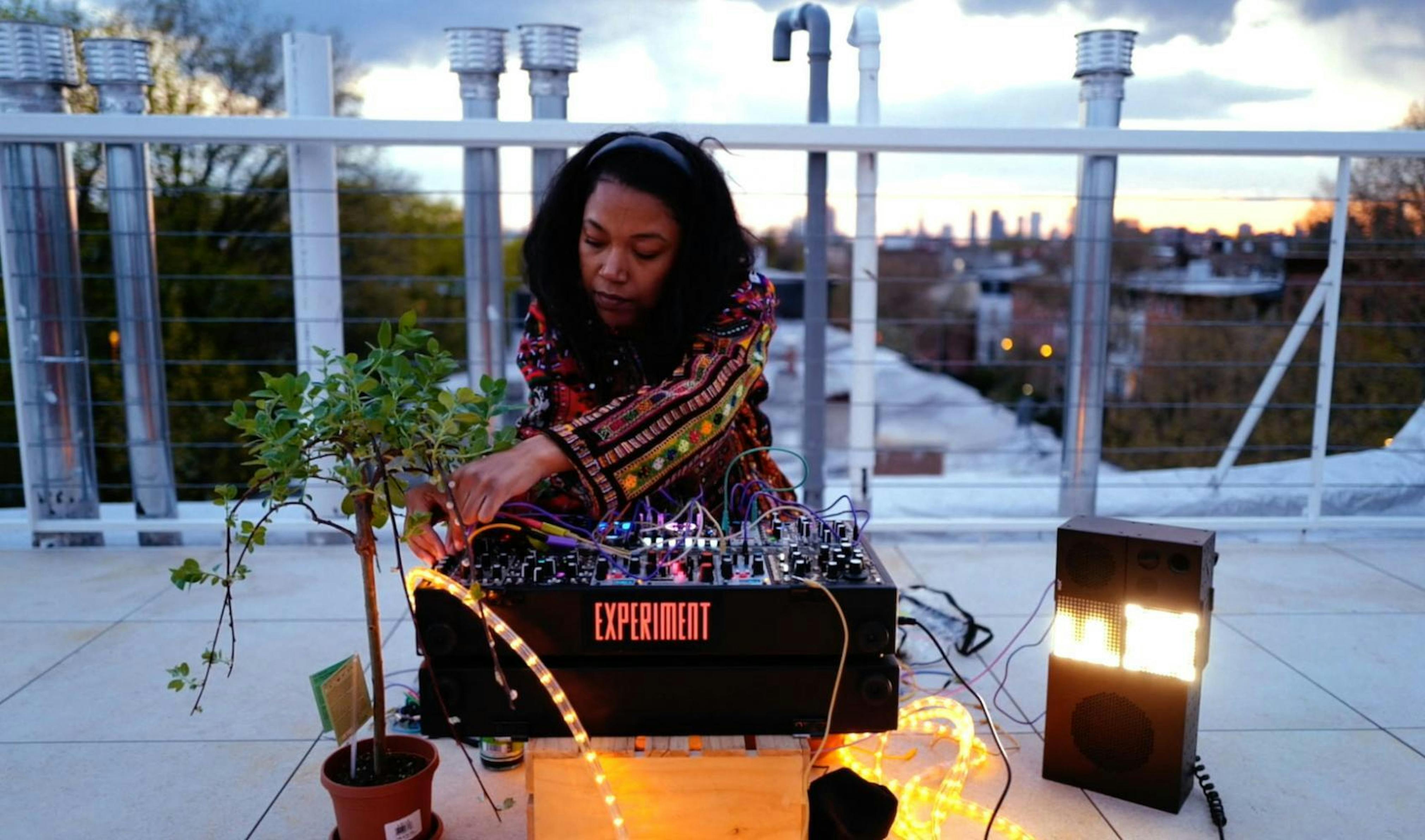 Sono de BedWabiStuySabi, Ari Melenciano, 2021. A live modular synthesizer set performed by Melenciano presented by USCD's Blacktronika and Google Arts and Culture, TRT 51 min. Courtesy the artist