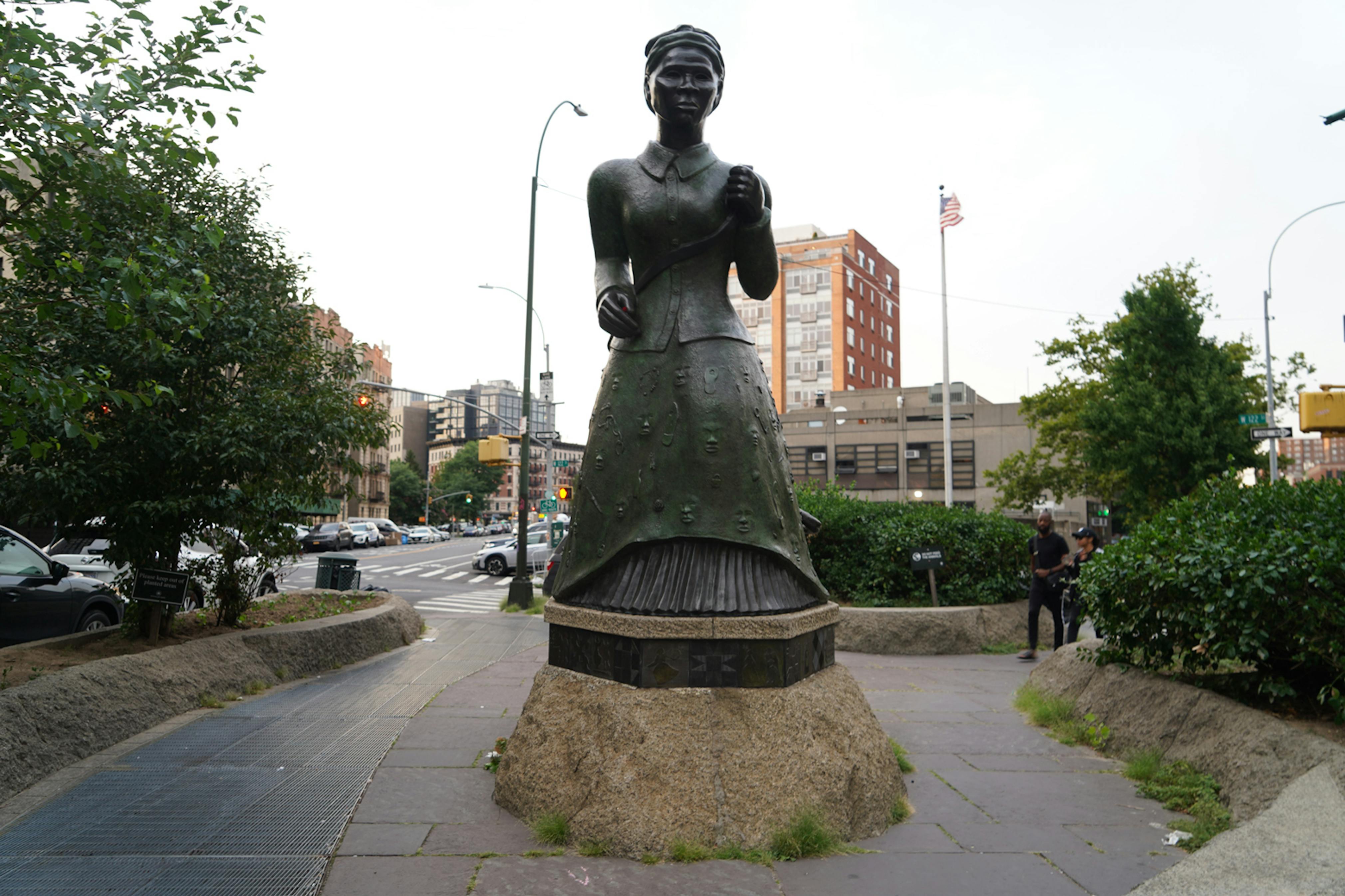 <p>Alison Saar, <em>Swing Low: Harriet Tubman Memorial </em>(Installation view), 2008.</p>