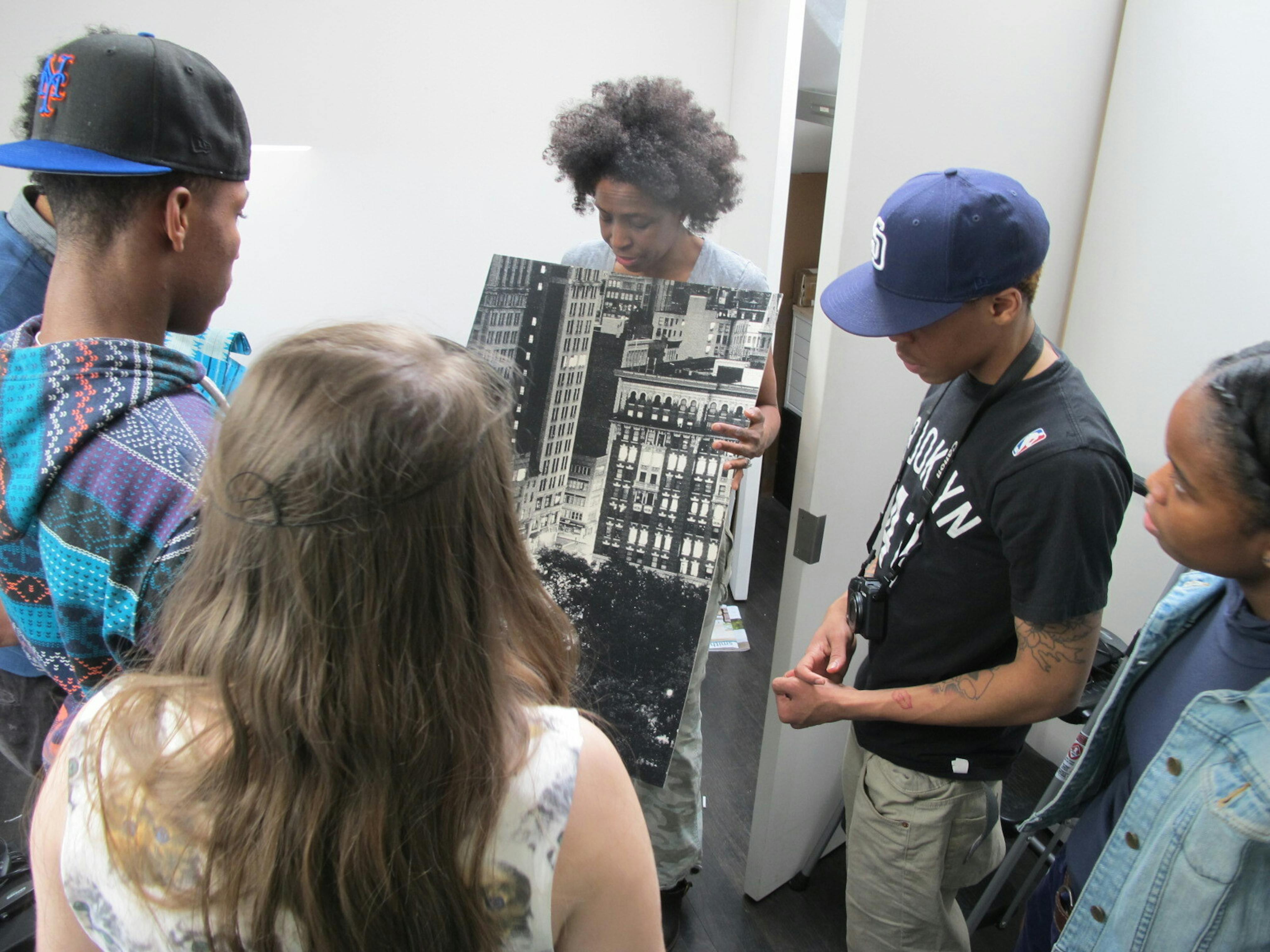 Lorna Simpson (center) with ETW students
Photo: Gerald Leavell