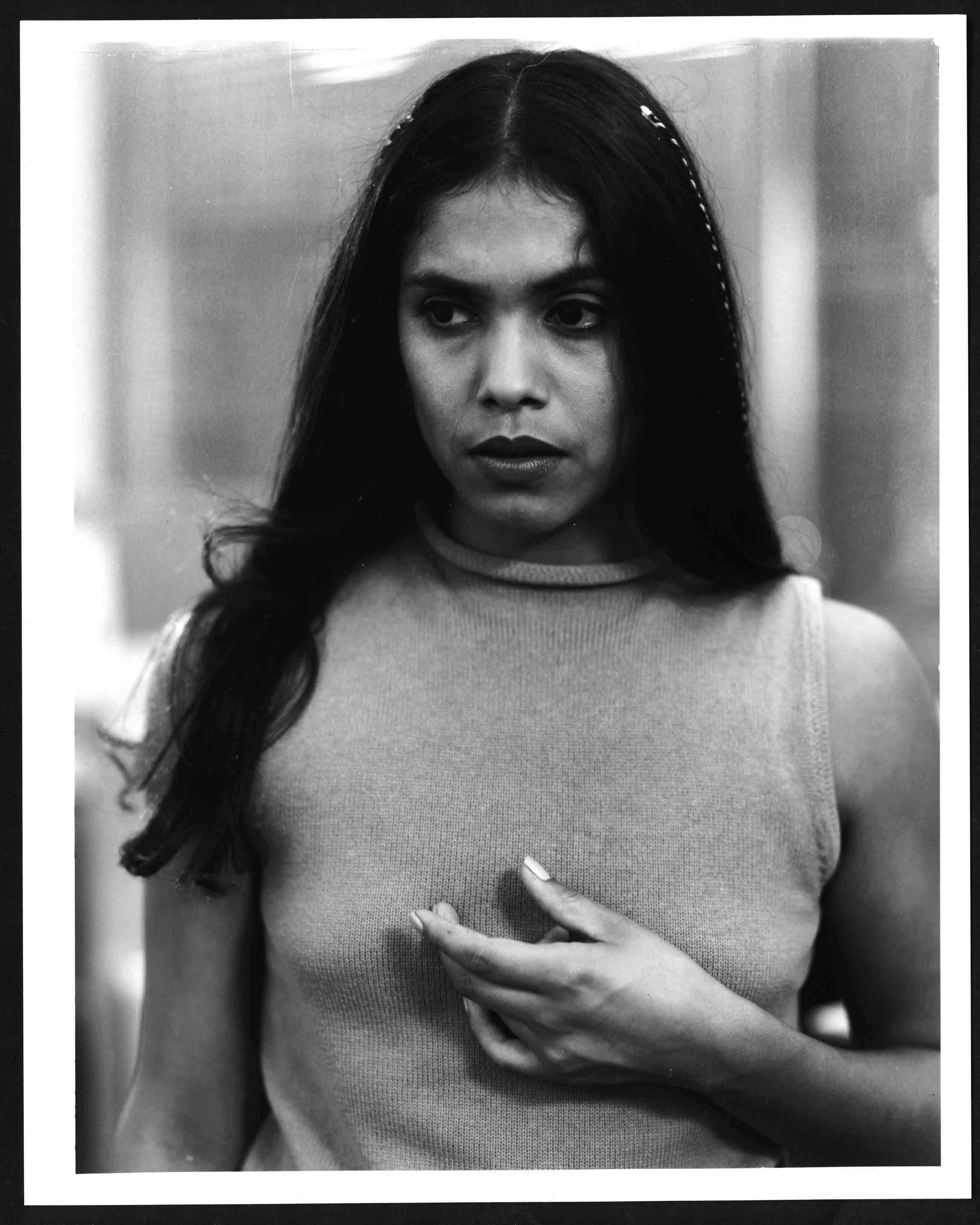 Lorna Simpson
Duet (film still), 2000
16mm-color film and mini DV transferred to DVD double projection, RT: 10 min.
Courtesy the artist